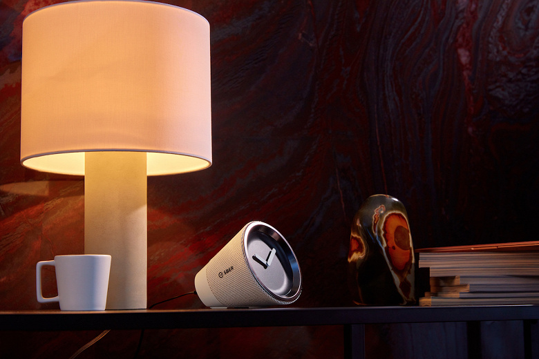 ТВ-приставка 4К, умная колонка с функцией будильника и стильные стрелочные часы за 8000 рублей. Стартуют продажи SberBox Time &mdash; медиаколонки от Сбера